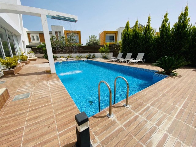 Eine einzigartige und luxuriöse 2-in-1-Villa mit 4 Schlafzimmern am Stadtrand von Famagusta