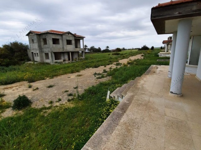 GAZİMAĞUSA YENİ ERENKÖY'DE TAM,YARIM İNŞAAT HALİNDE PROJESİ HAZIR YAPILMIŞ 8 DÖNÜM İÇİNDE...