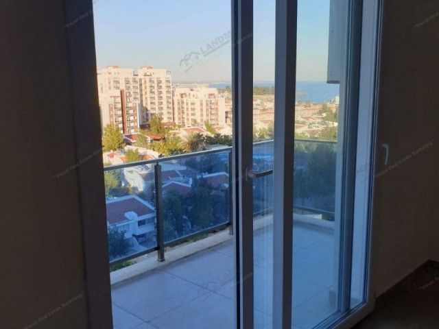 KIBRIS İSKELE LONGBEACH BÖLGESİNDE FUL DONANIMLI SİTE İÇERİSİNDE MUHTEŞEM HAVUZ ve DENİZ MANZARALI 7. & 8. KATTA SATILIK STÜDYO (42m2 kapalı alan + 8m2 Balkon) DAİRELER❗❗❗