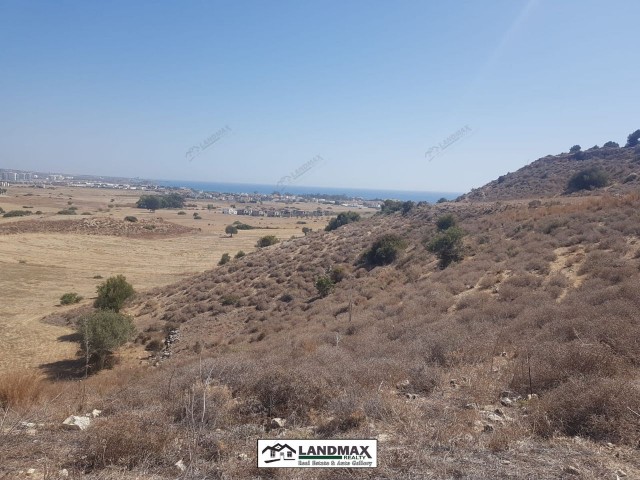 İSKELE BOĞAZ BÖLGESİNDE SAFAKÖY’e  (Yeni Yapılmakta Olan Hotel) 200 METRE MESAFEDE,RESMÎ YOLU MEVCUT, MUHTEŞEM DENİZ MANZARALI SATILIK 67.130m2 YATIRIMLIK ARAZİ…