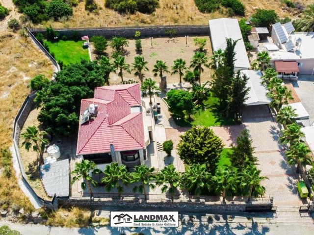 SUPER LUXURIOUS VILLA WITH A SPACIOUS GARDEN FOR SALE IN KYRENIA