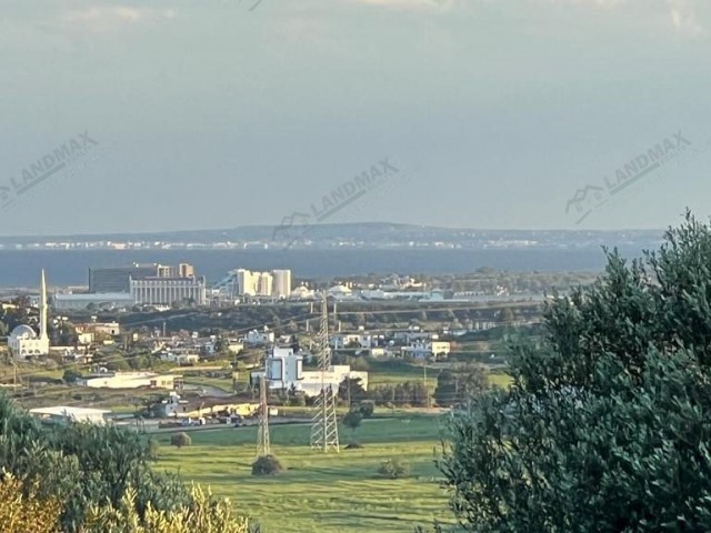 GAZİMAĞUSA MEHMETÇİK KÖYÜNDE SATILIK 17900 m2 Resmi Yolu Mevcut Satılık Arazi