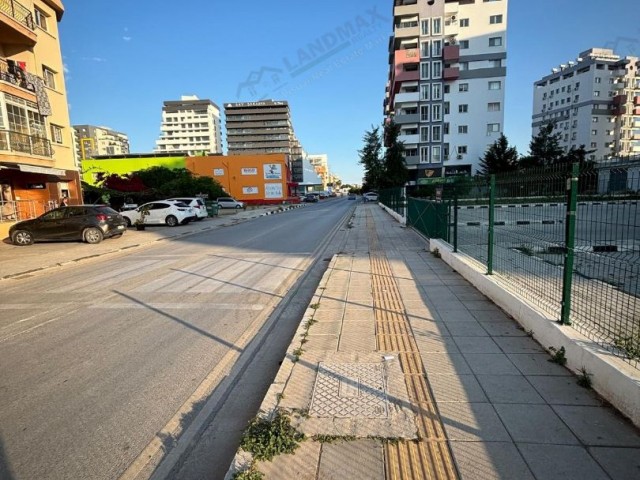 NORDZYPERN: ECKGRUNDSTÜCK IM ZENTRUM VON FAMAGULA MIT TÜRKISCHEM BUS ZU VERKAUFEN, 6 ETAGE MIT GEWERBLICHER GENEHMIGUNG