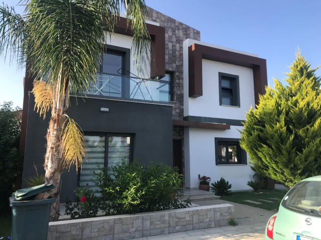 Salamis Park'ta Satılık Müstakil Lüks 4+1 Villa 