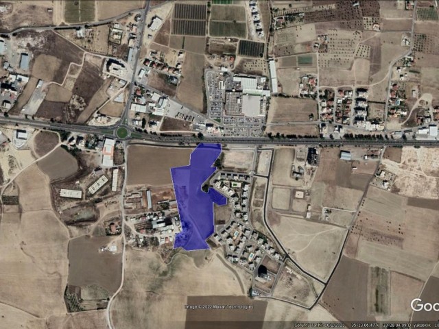 LAND WITH COMMERCIAL PERMIT ON THE MAIN ROAD OF NICOSIA-GAZİMAĞUSA AGAINST ERÜLKÜ SUPERMARKET ** 