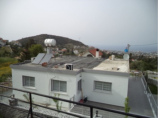 SEHR SCHÖNES EINFAMILIENHAUS MIT MEER-UND BERGBLICK ** 