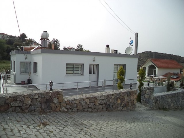 SEHR SCHÖNES EINFAMILIENHAUS MIT MEER-UND BERGBLICK ** 