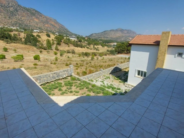 DETACHED VILLA IN NATURE ** 