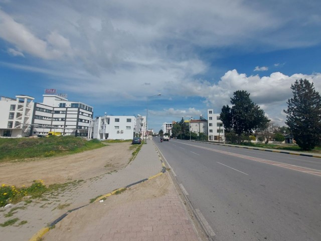 COMMERCIAL LAND ON THE STREET