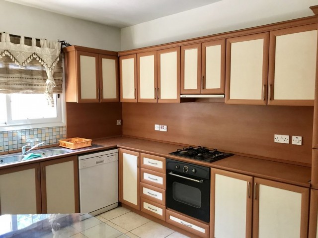 Detached House To Rent in Küçük Kaymaklı, Nicosia