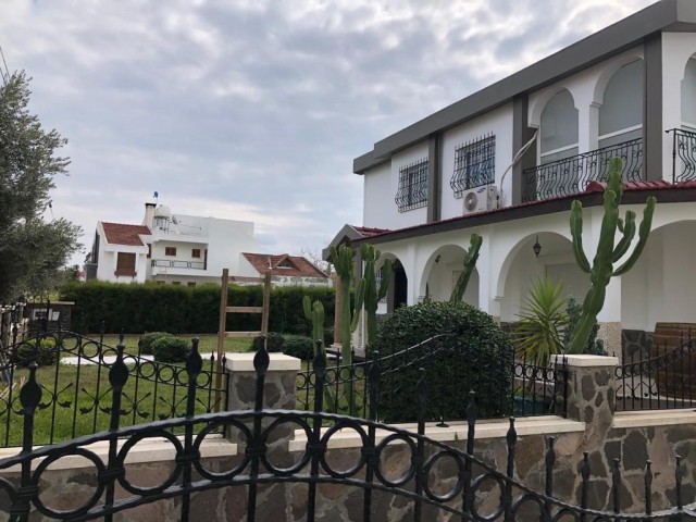 Luxury Turkish Kochanli Villa for Sale in Nicosia/Mitreeli 4+1 ( 2.decommissioning of vehicles, plots, apartments, shops is carried out manually.) ** 