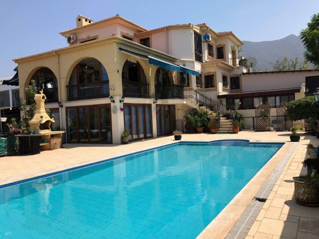 5 Yatak Odalı Villa