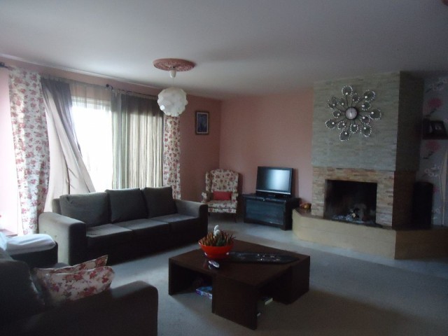 4 bedroom Semi detached villa