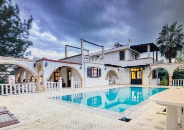 5 yatak odalı villa