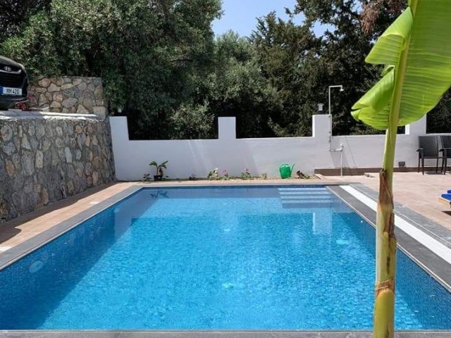 Günlük kiralık 4 yatak odalı villa