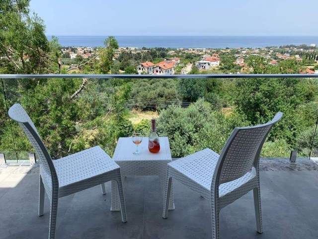 Günlük kiralık 4 yatak odalı villa