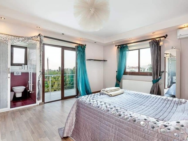 Villa mit 4 Schlafzimmern zu verkaufen