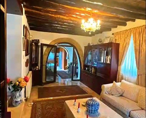 Satılık 4 yatak odalı Villa 