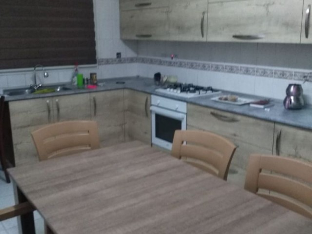 Küçük kaymaklı 3+1 zemin kat full eşyalı kiralık daire 