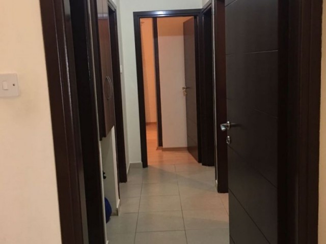 Ortaköy’de zemin kat 3 + 1 full eşyalı kiralık bahçeli apartman dairesi