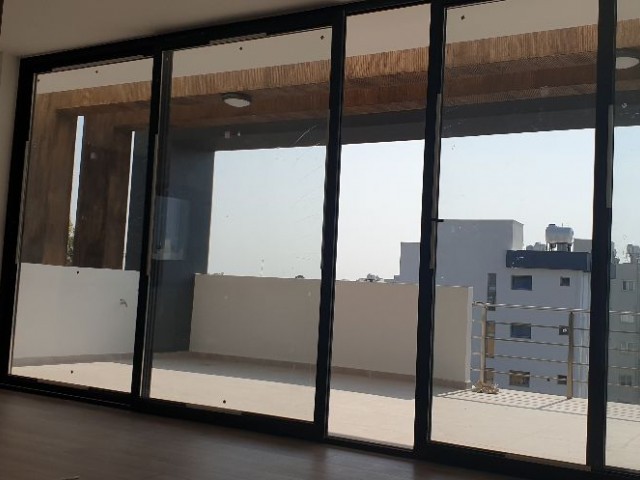 Penthouse For Sale in Küçük Kaymaklı, Nicosia