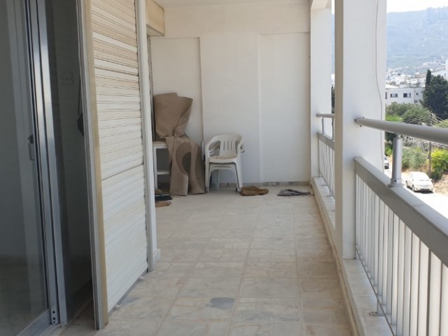 Girne kaşkarkort bölgesi.   3+1 Full eşyalı daire 