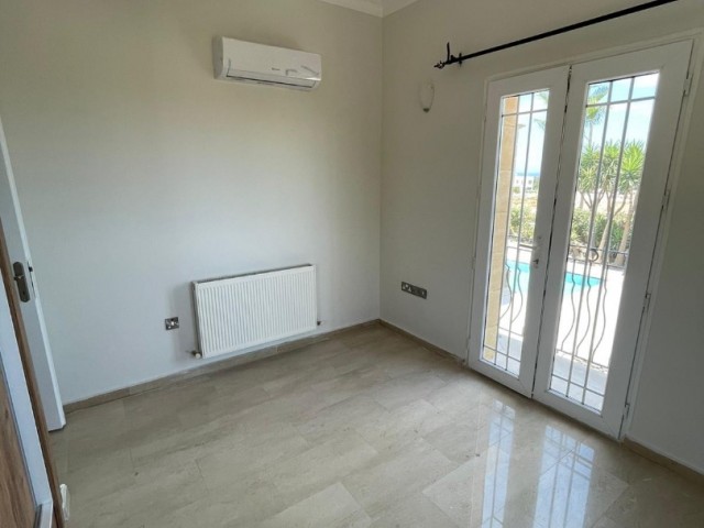 Girne de özel havuzlu3+1  deniz manzaralı  satılık villa