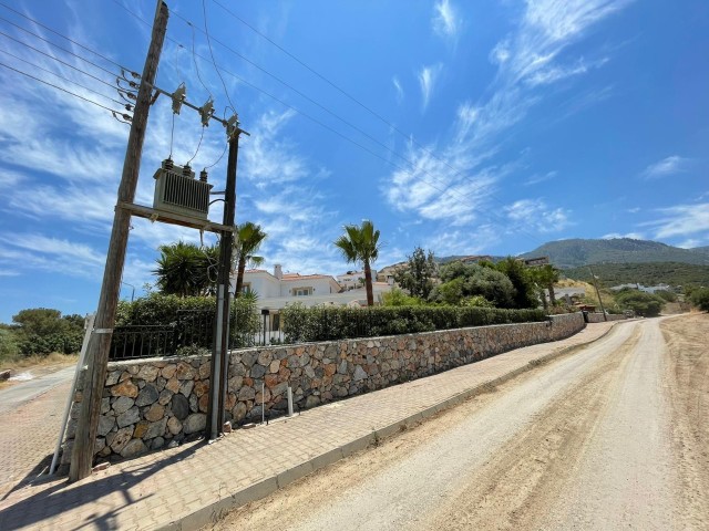 Girne de özel havuzlu3+1  deniz manzaralı  satılık villa