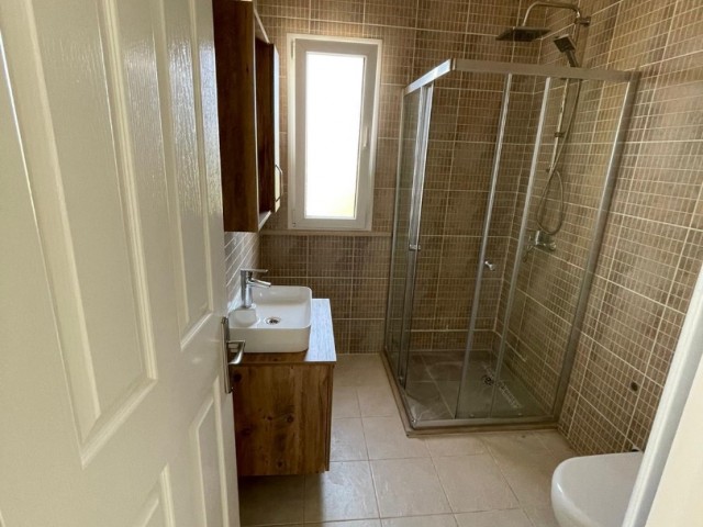 Girne de özel havuzlu3+1  deniz manzaralı  satılık villa