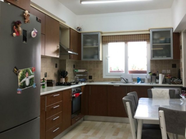 HAVUZLU SİTEDE  SATILIK DAİRE 