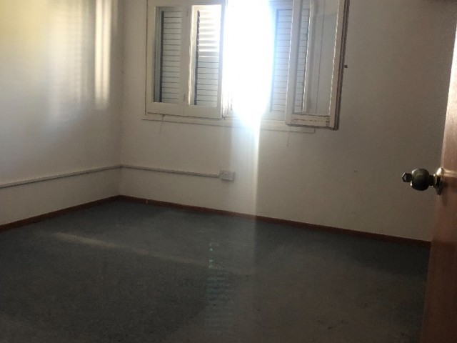 Yenişehir’de 3 + 1 kiralık eşyasız ticari izinle daire 