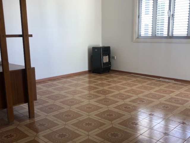 Yenişehir’de 3 + 1 kiralık eşyasız ticari izinle daire 