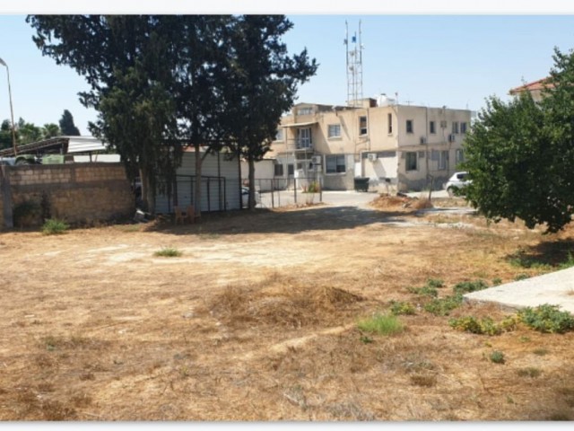 WITH THE HOUSE IN 1470 M2 ZONE LAND.. ** 