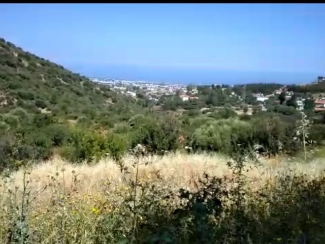 GRUNDSTÜCK MIT BLICK AUF DEN BERG UND DENIZ ** 