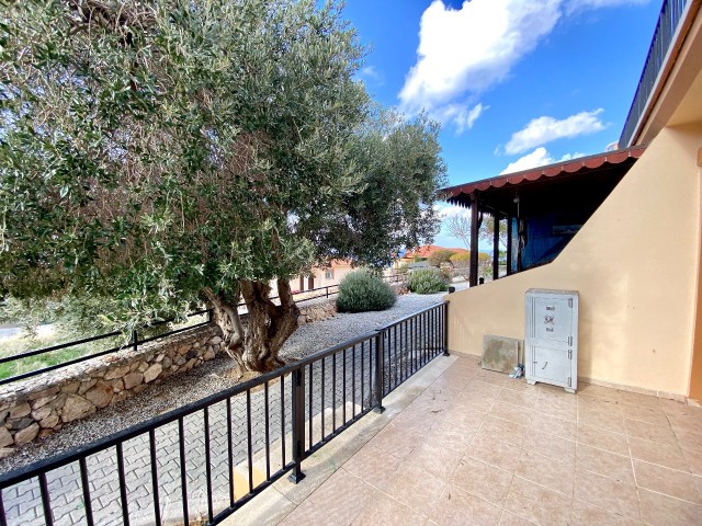 Front Line Garden Flat with Top Views!