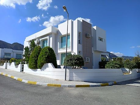 Girne Karaoğlanoğlu bölgesinde satılık ikiz villa