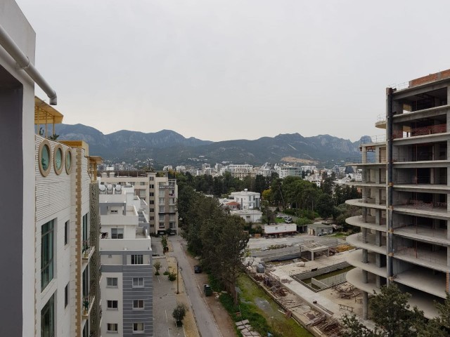 Girne Merkez'de Mükemmel Deniz Manzaralı Satılık Penthouse