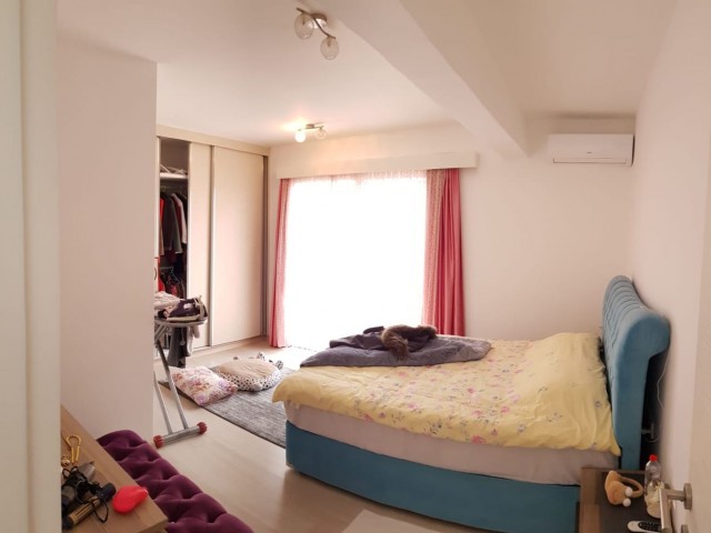 Penthouse zum Verkauf mit ausgezeichnetem Meerblick im Zentrum von Kyrenia ** 