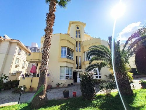 Garden floor flat in Kyrenia center ** 