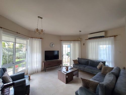 Garden floor flat in Kyrenia center ** 