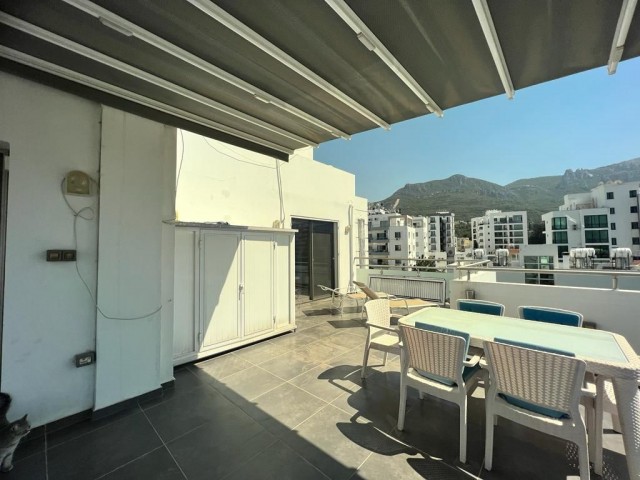 Girne merkezde satılık 3+1 penthouse