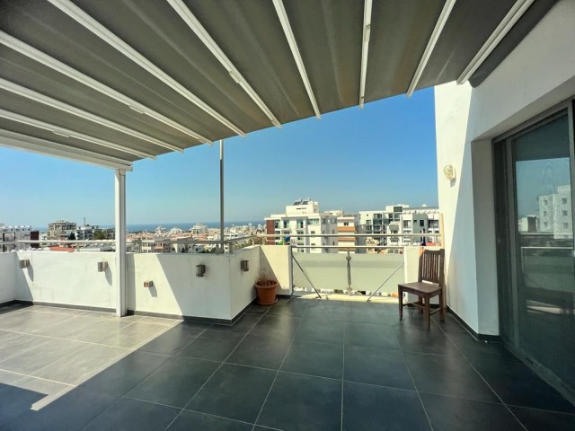 Girne merkezde satılık 3+1 penthouse