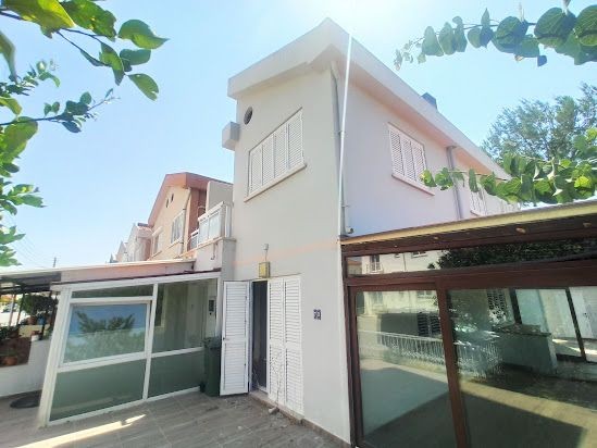 Lefkoşa Gönyeli bölgesinde köşe konumda ikiz villa