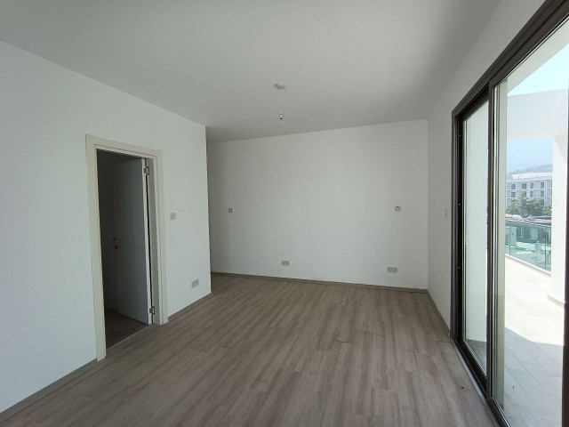 PERFEKTE PENTHOUSE ZUM VERKAUF IN KYRENIA ZENTRUM ** 