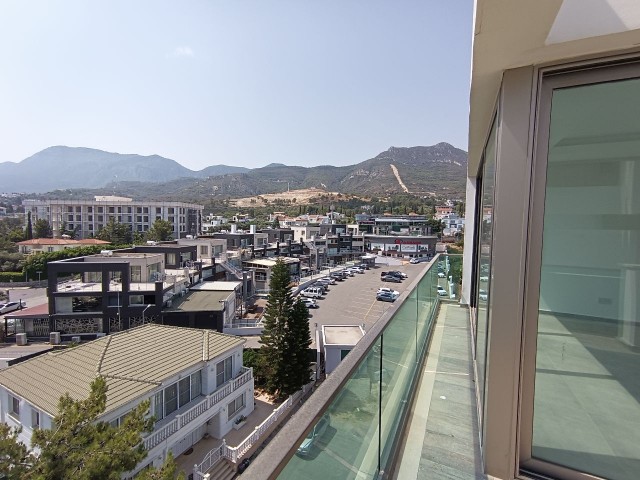 PERFEKTE PENTHOUSE ZUM VERKAUF IN KYRENIA ZENTRUM ** 