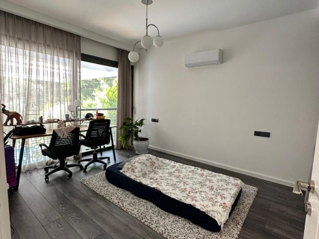 Alsancak'ta 4+1 Villa 