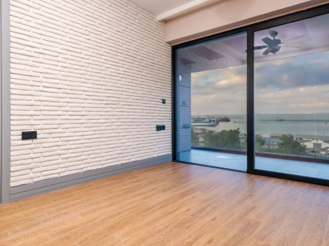 Luxus-Penthouse mit Meerblick zu verkaufen