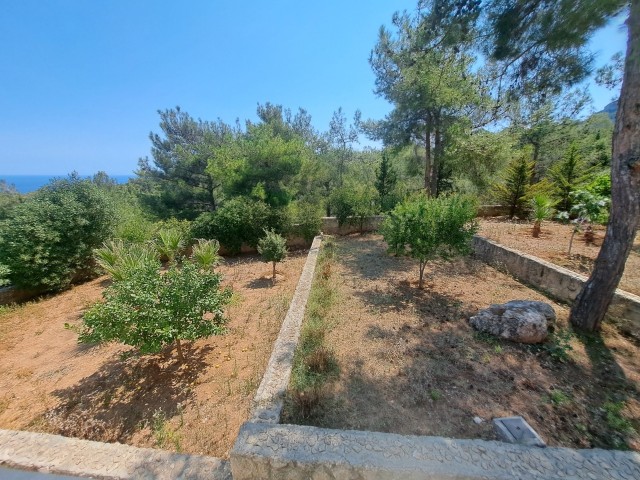 Villa zum Verkauf mit Berg- und Meerblick in Esentepe