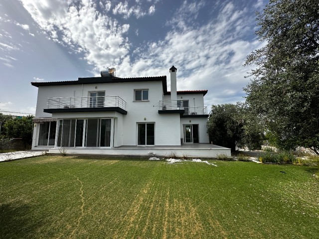 4+1 freistehende Villa zur Miete in Zeytinlik