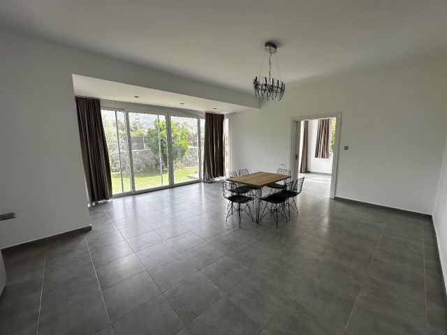 4+1 freistehende Villa zur Miete in Zeytinlik